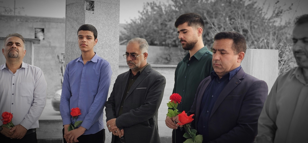 خبرنگاران شهرستان بهمئی درروزخبرنگاربرمزارشهیدان تجدیدمیثاق کردند