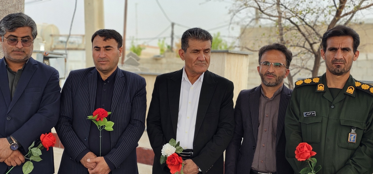 خبرنگاران شهرستان بهمئی درروزخبرنگاربرمزارشهیدان تجدیدمیثاق کردند