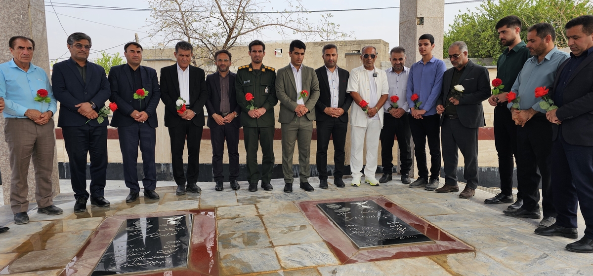 خبرنگاران شهرستان بهمئی درروزخبرنگاربرمزارشهیدان تجدیدمیثاق کردند