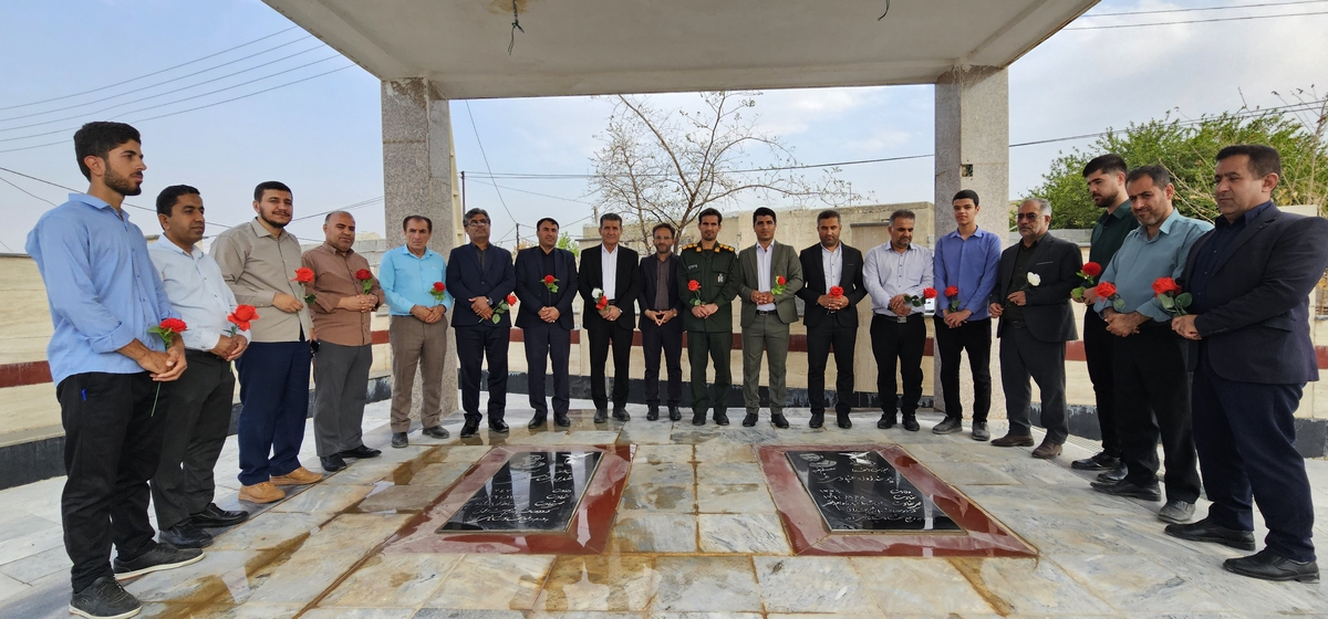 خبرنگاران شهرستان بهمئی درروزخبرنگاربرمزارشهیدان تجدیدمیثاق کردند
