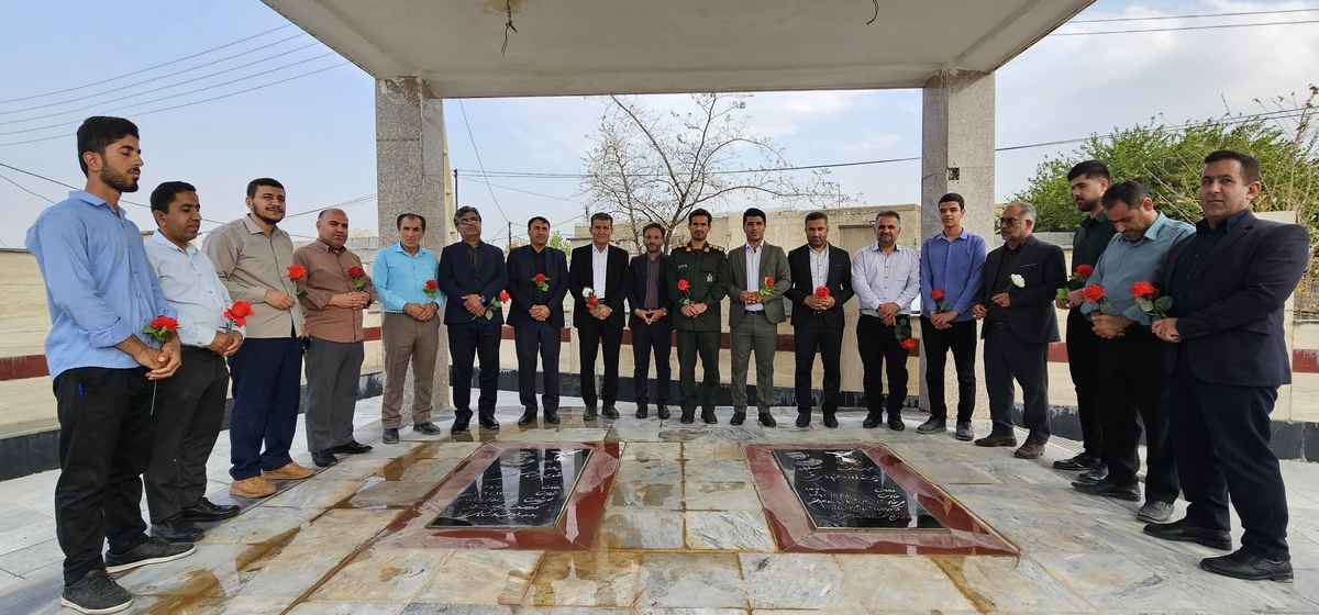 خبرنگاران شهرستان بهمئی درروزخبرنگاربرمزارشهیدان تجدیدمیثاق کردند