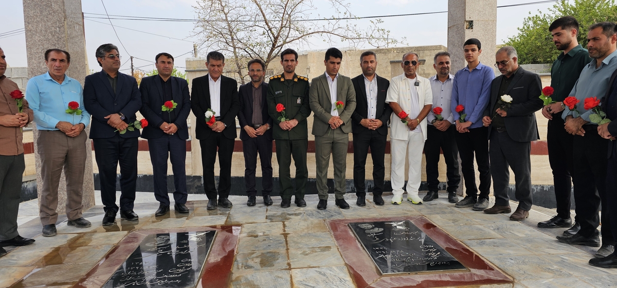 خبرنگاران شهرستان بهمئی درروزخبرنگاربرمزارشهیدان تجدیدمیثاق کردند
