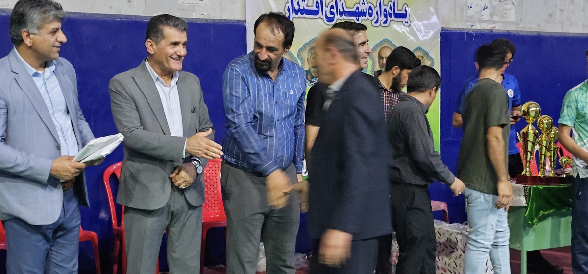 به پایان آمداین دفترحکایت همچنان باقیست