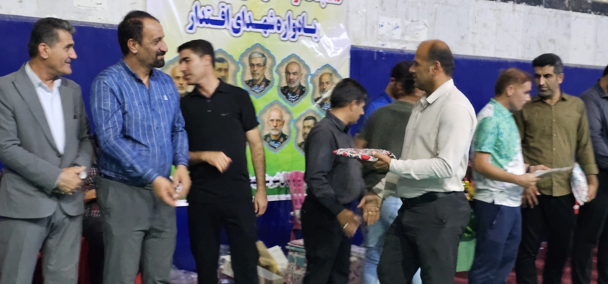 به پایان آمداین دفترحکایت همچنان باقیست