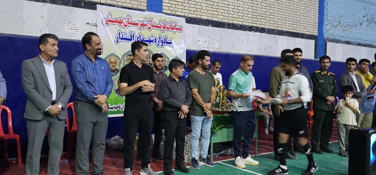 به پایان آمداین دفترحکایت همچنان باقیست