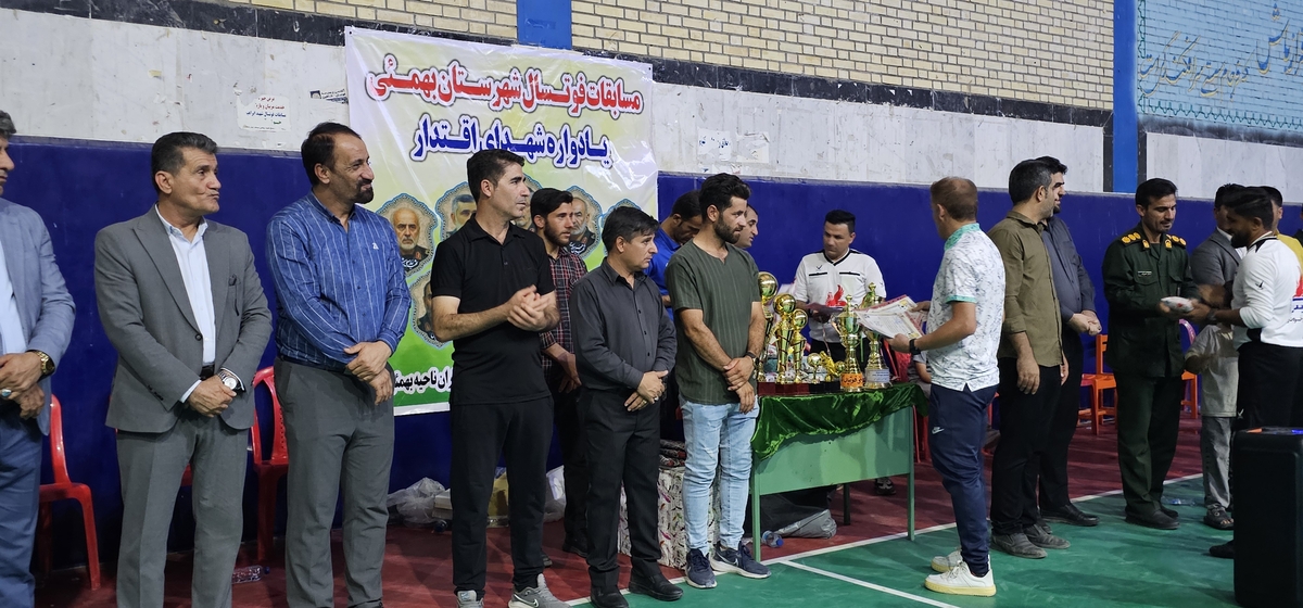 به پایان آمداین دفترحکایت همچنان باقیست