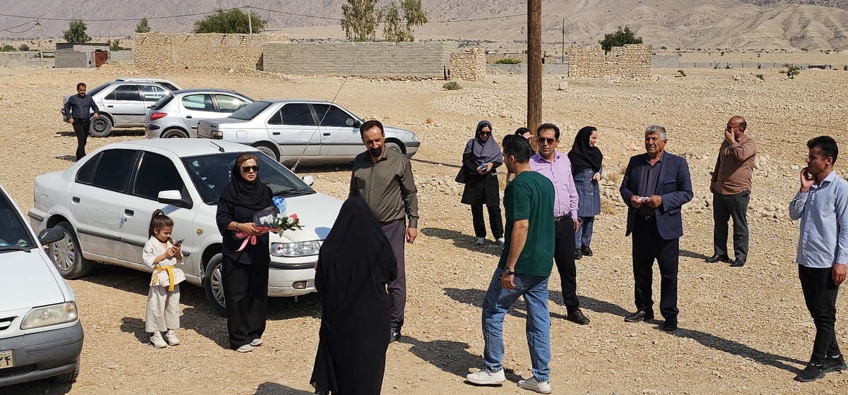 آیین عطر افشانی گلزار شهید رامول در شهرستان بهمئی در شروع هفته تربیت بدنی