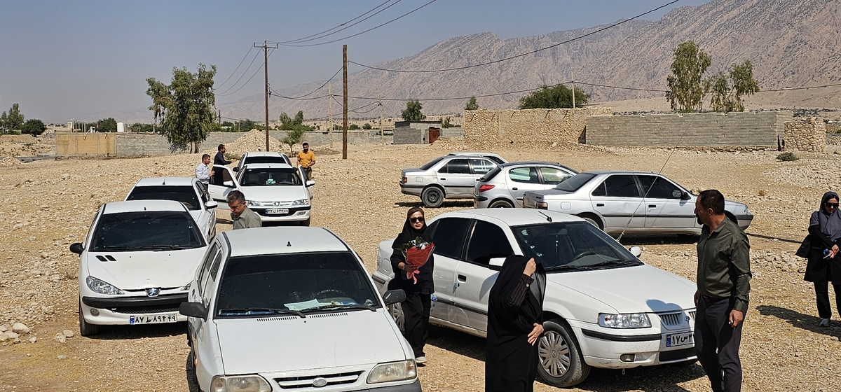 آیین عطر افشانی گلزار شهید رامول در شهرستان بهمئی در شروع هفته تربیت بدنی