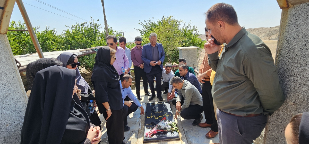 آیین عطر افشانی گلزار شهید رامول در شهرستان بهمئی در شروع هفته تربیت بدنی