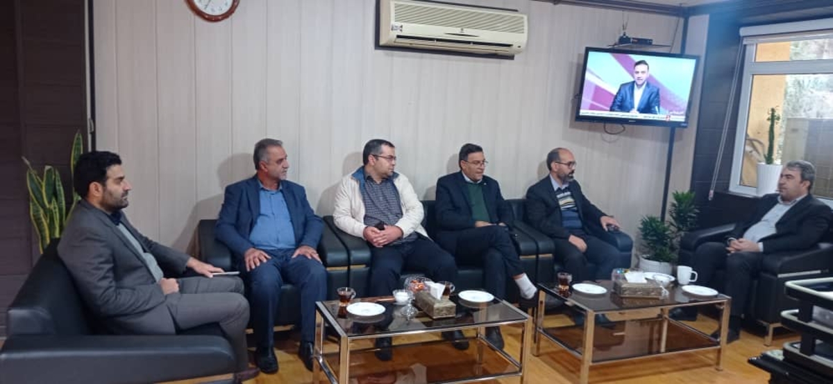 شیرتولیدی گاوداری بنیادمستضعفان به بازاراستان میرسد