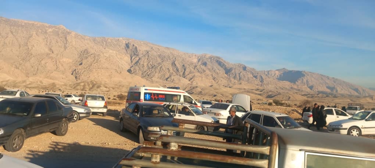 بازهم ترافیک بازهم گیرافتادن درمسیرلیکک به آرامستان اینبارماشین اورژانس هم اسیرترافیک شد