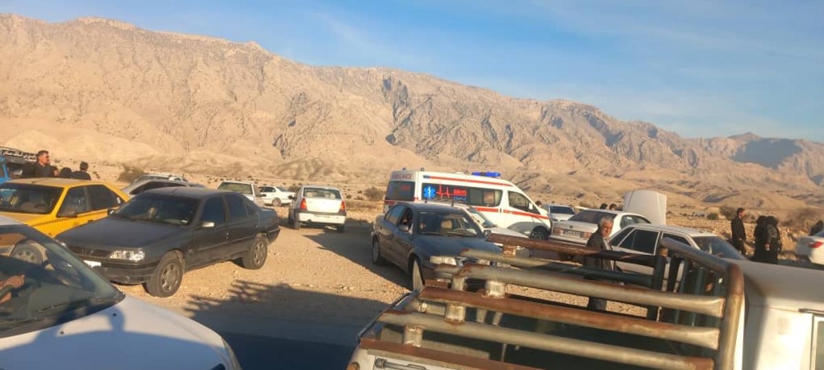 بازهم ترافیک بازهم گیرافتادن درمسیرلیکک به آرامستان اینبارماشین اورژانس هم اسیرترافیک شد